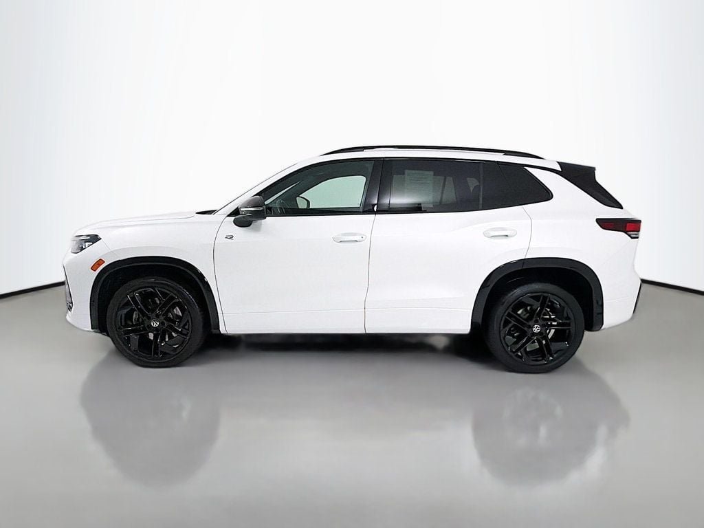 Used 2025 Opal White Pearl Volkswagen 2.0T SE R-Line Black 4MOTION image 4