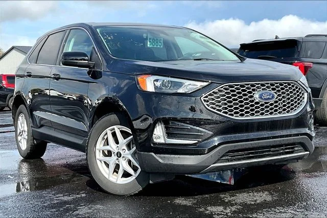 Used 2024 Black Ford SEL image 2