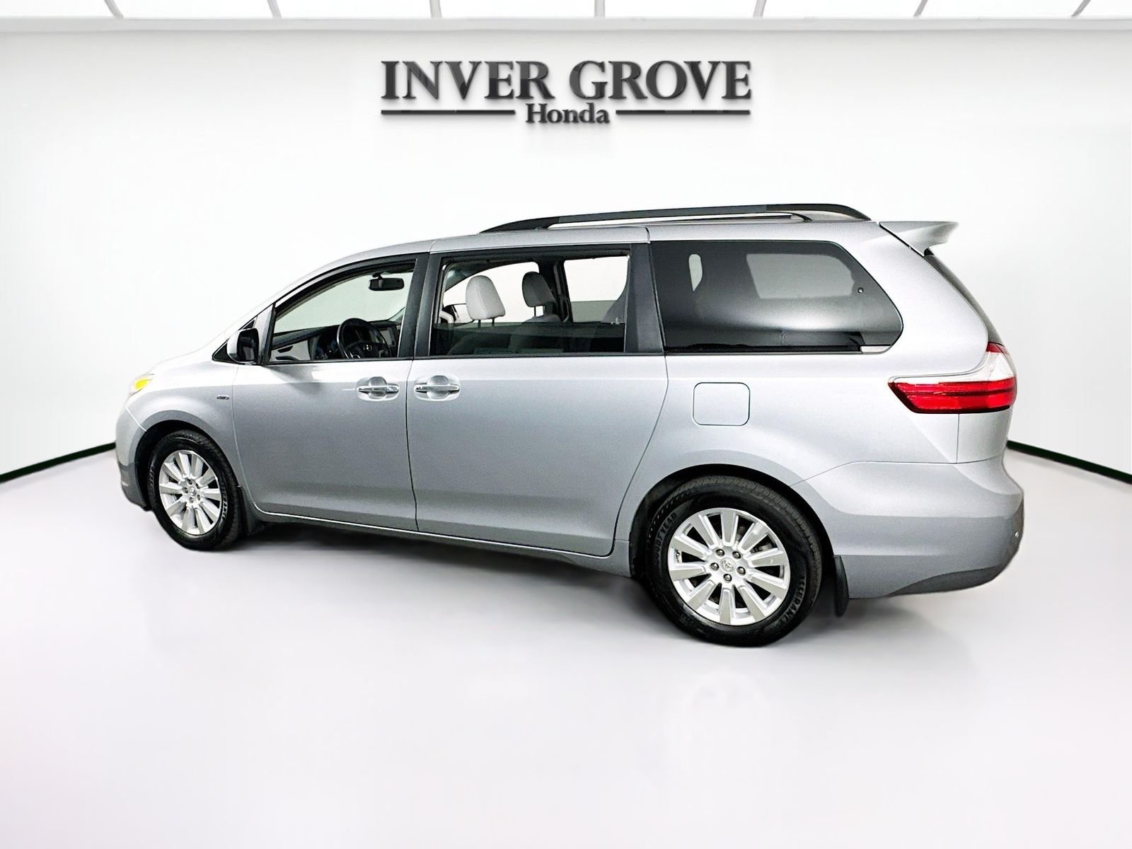 Used 2017 Silver Sky Metallic Toyota XLE Premium AWD image 7