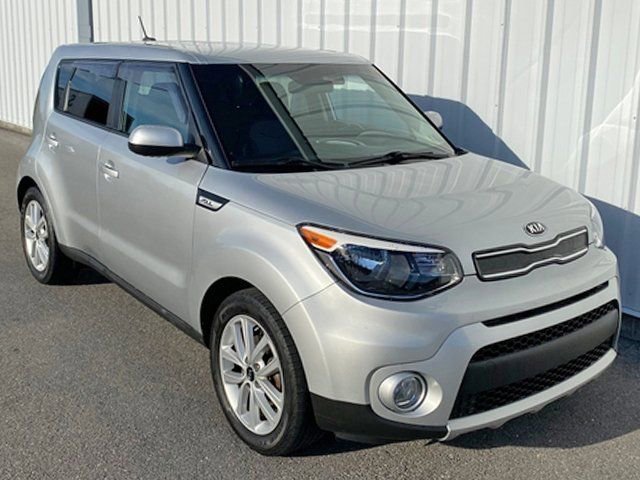 Used 2019  Kia + image 3