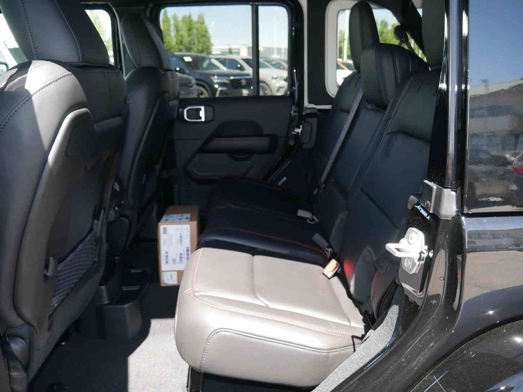 New 2026 Black Clear-Coat Exterior Paint Jeep  image 14