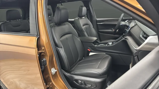 New 2026 Copper Shino Metallic Clear-Coat Exterior Paint Jeep Limited image 24