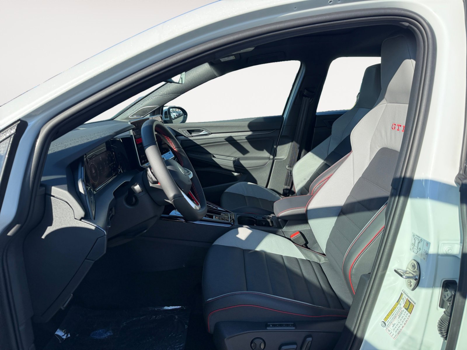 New 2026 Opal White Pearl Volkswagen SE image 10