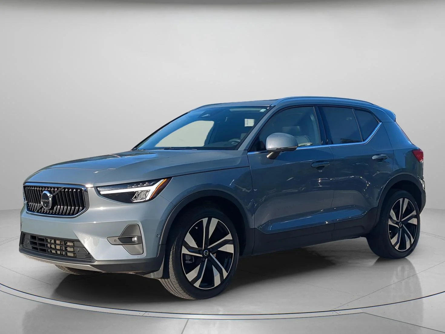 2023 Volvo XC40 B5 Plus Bright AWD's photo