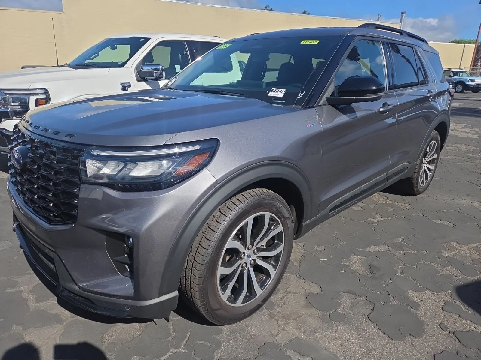 2025 Ford Explorer ST-LINE 4WD (PL535)'s photo