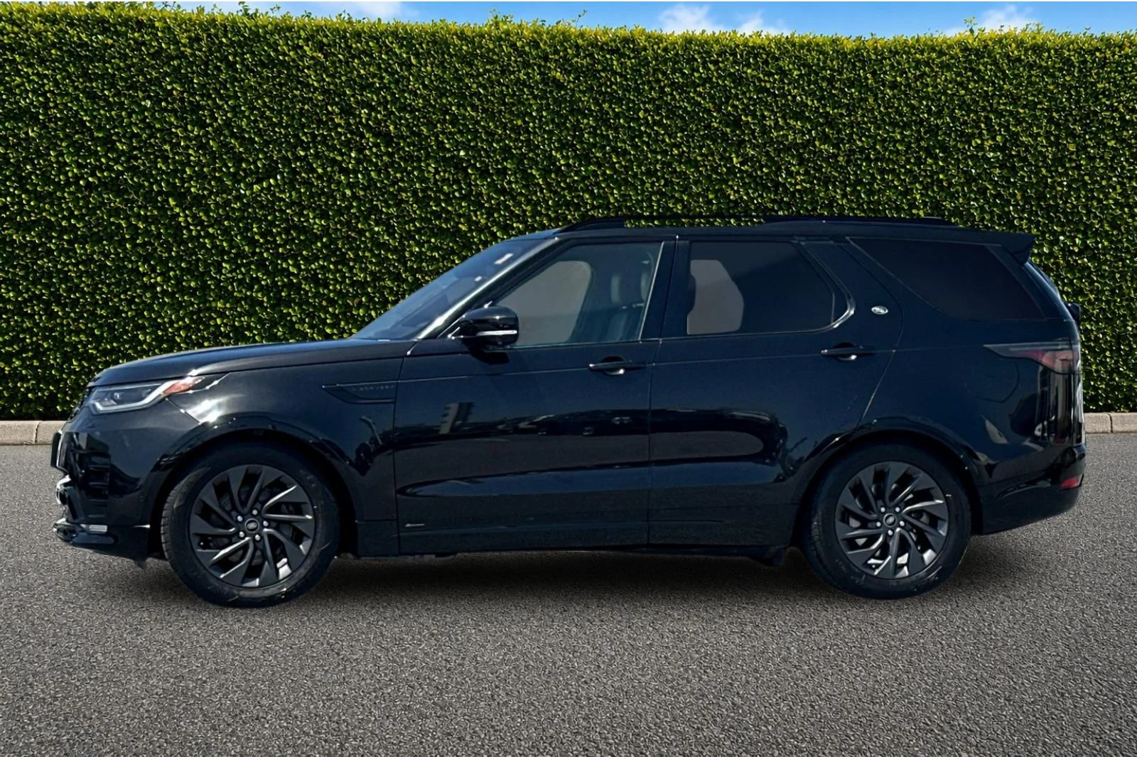 Used 2022 Santorini Black Metallic Land Rover S R-Dynamic image 7