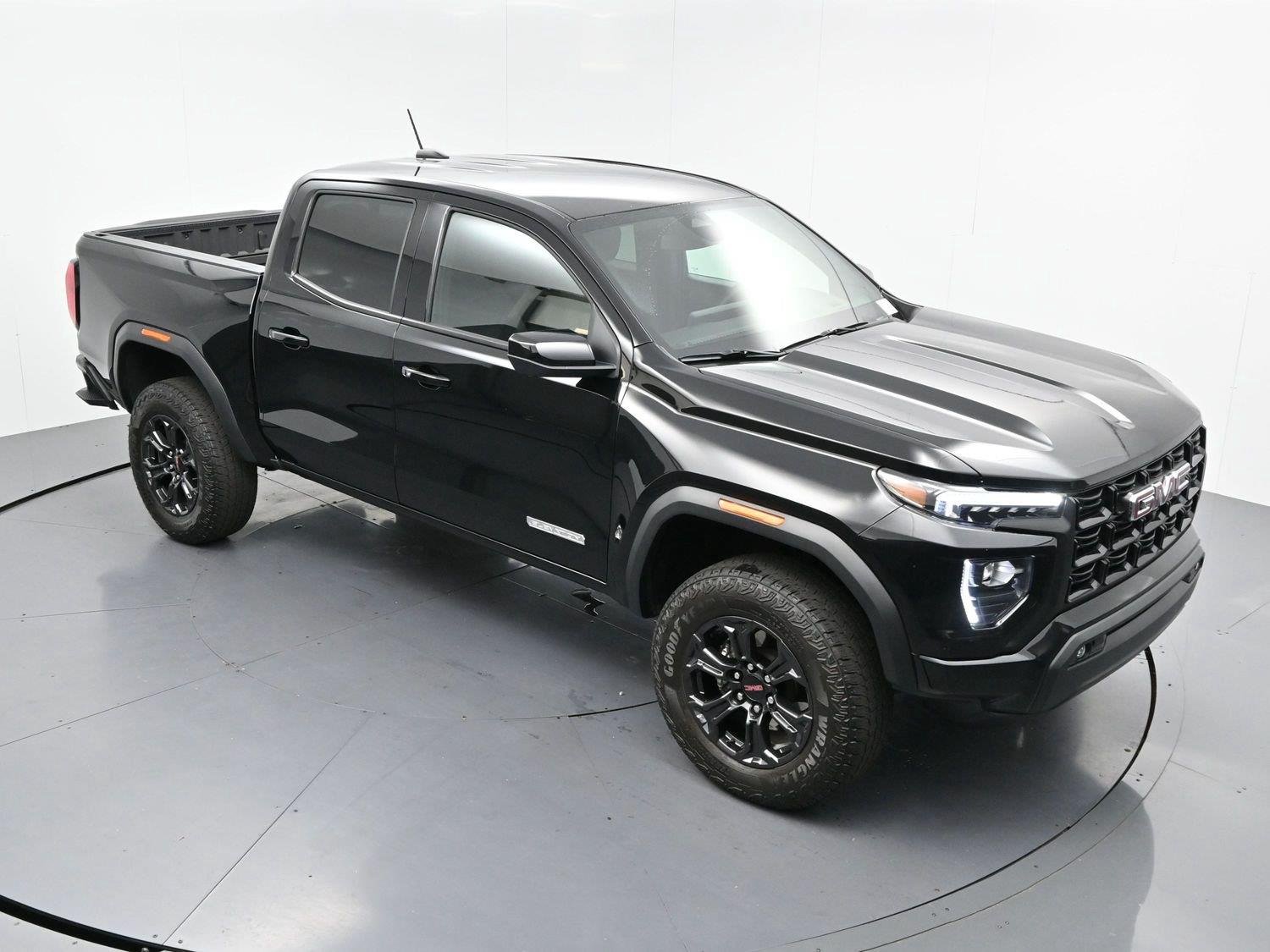 Used 2025 Onyx Black GMC Elevation image 36