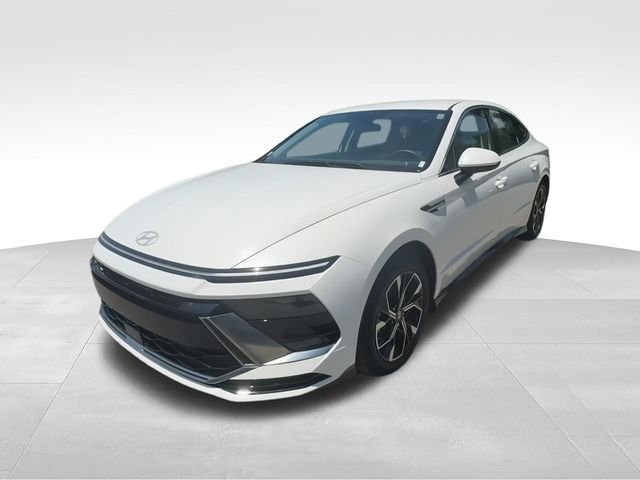 Used 2024 White Hyundai SEL image 4