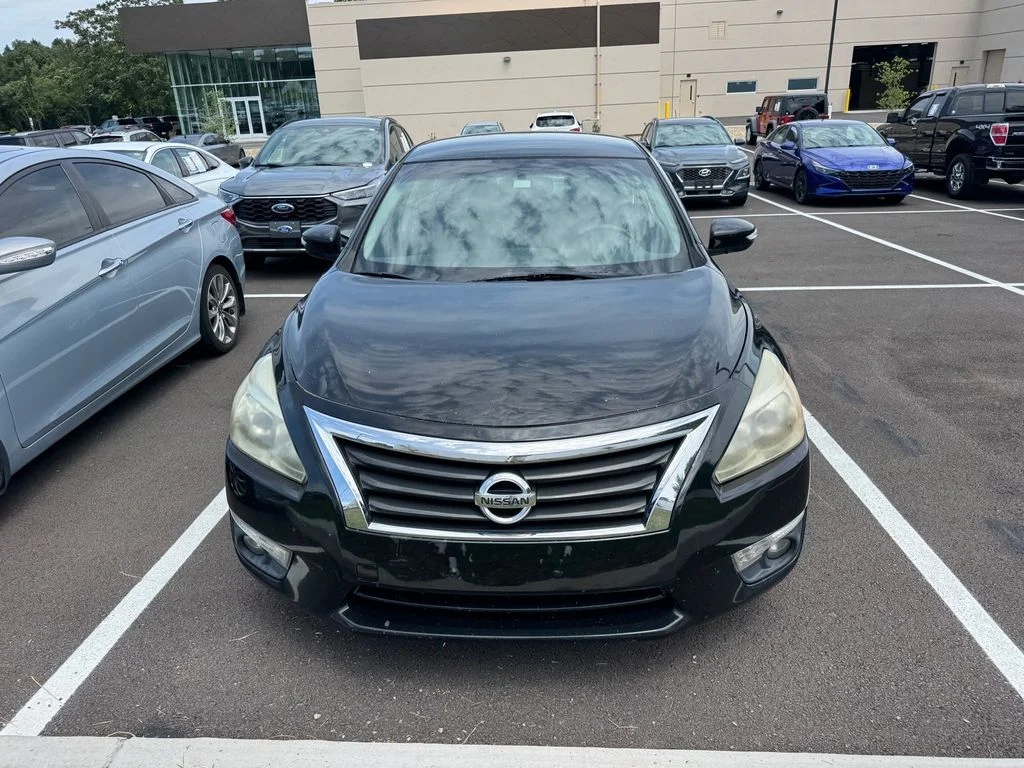 Used 2015 Black Nissan 2.5 SL image 5
