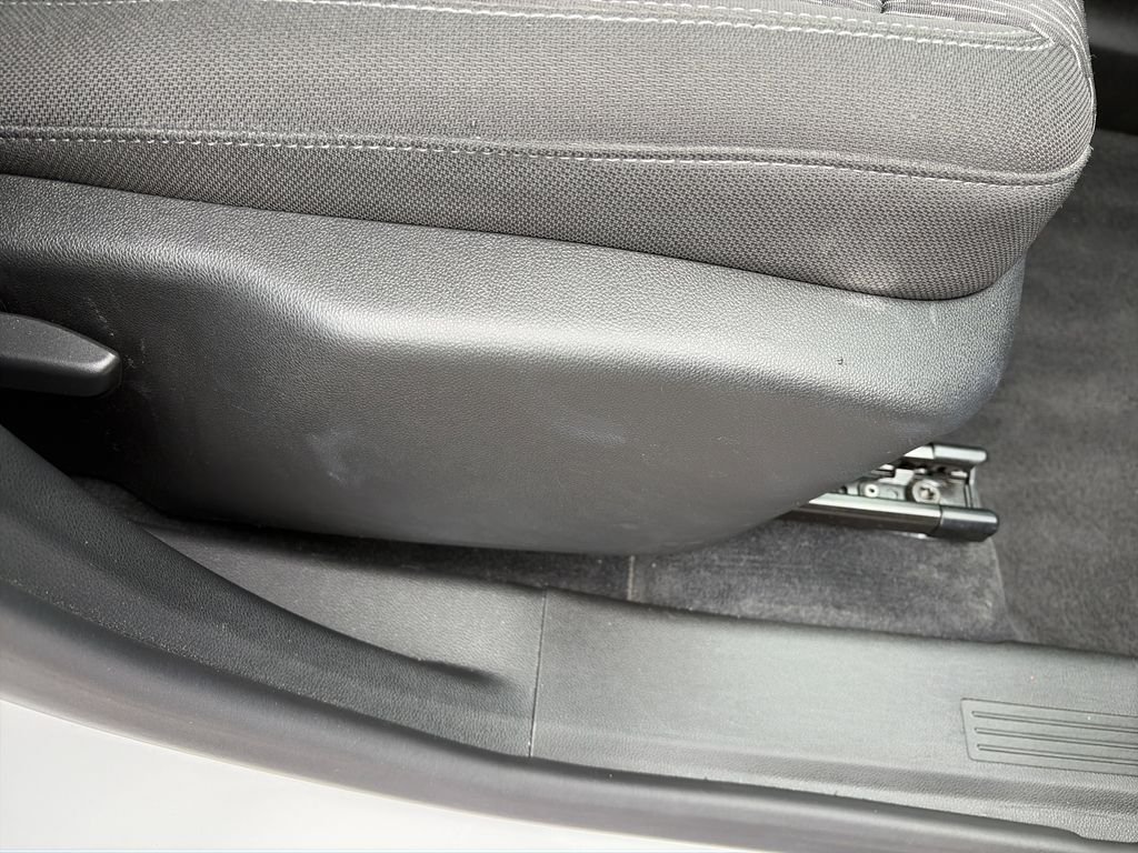 Used 2025 White Chevrolet LT image 34