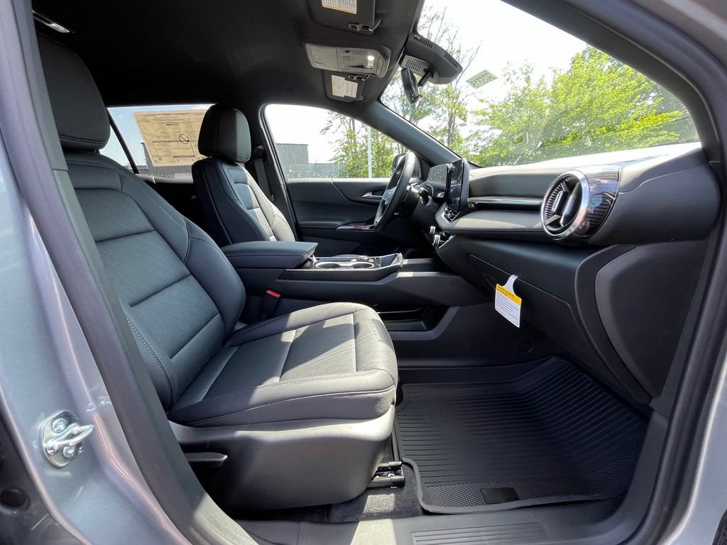 2027 Chevrolet Equinox LT - Photo 19