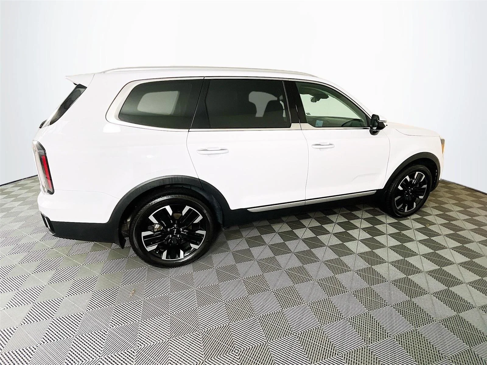 Used 2024 Glacial White Pearl Kia SX-Prestige image 11