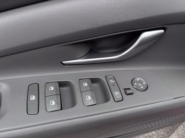 2025 Hyundai Elantra SEL - Photo 14