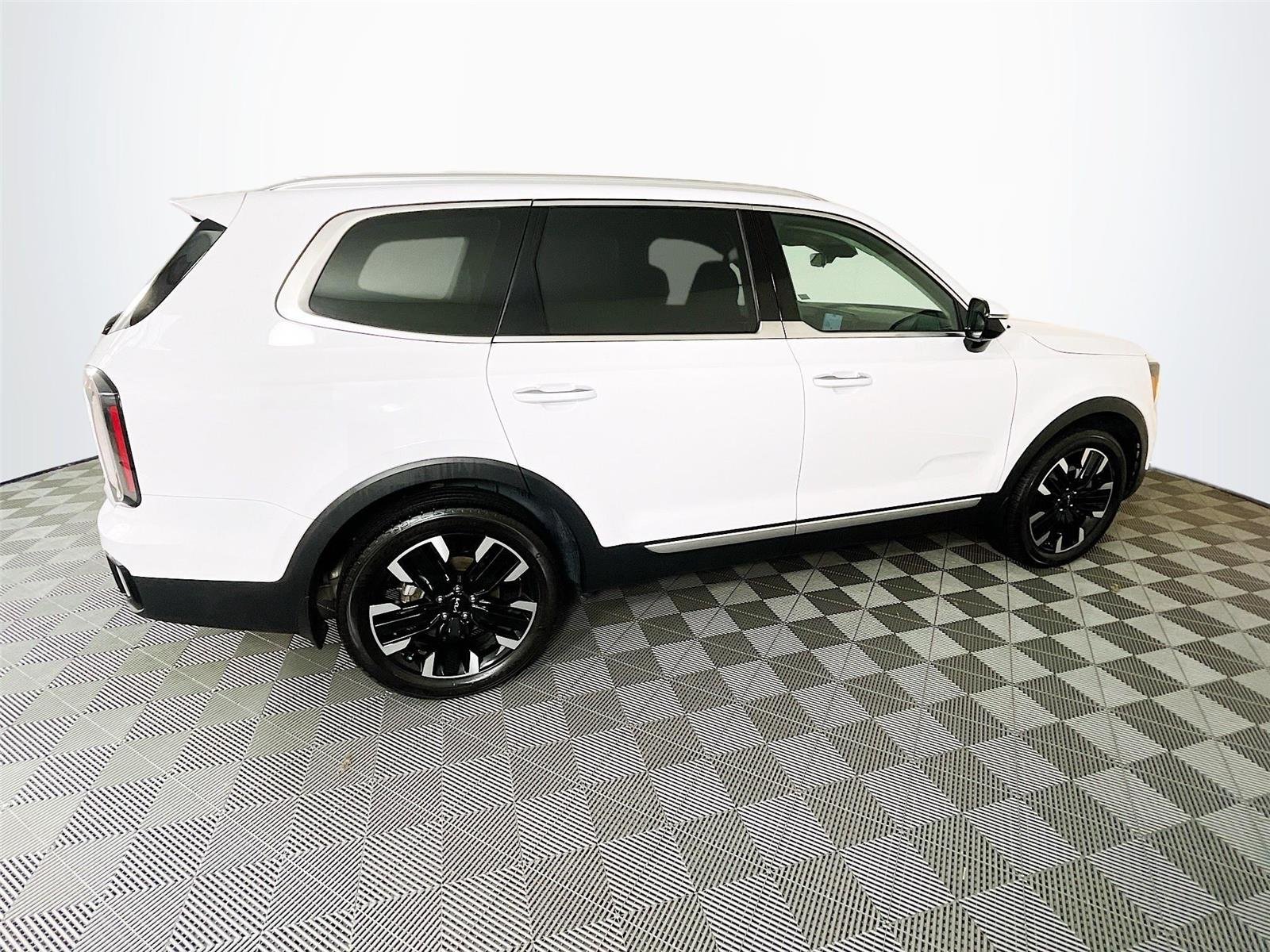 Used 2024 Glacial White Pearl Kia SX-Prestige image 11
