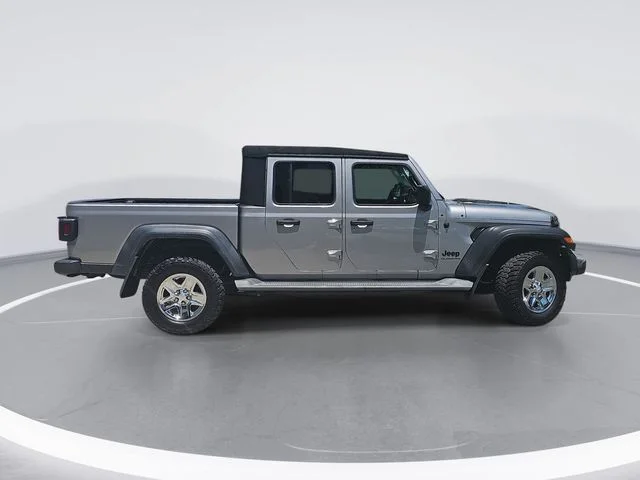 Used 2020 Silver Jeep Sport image 2