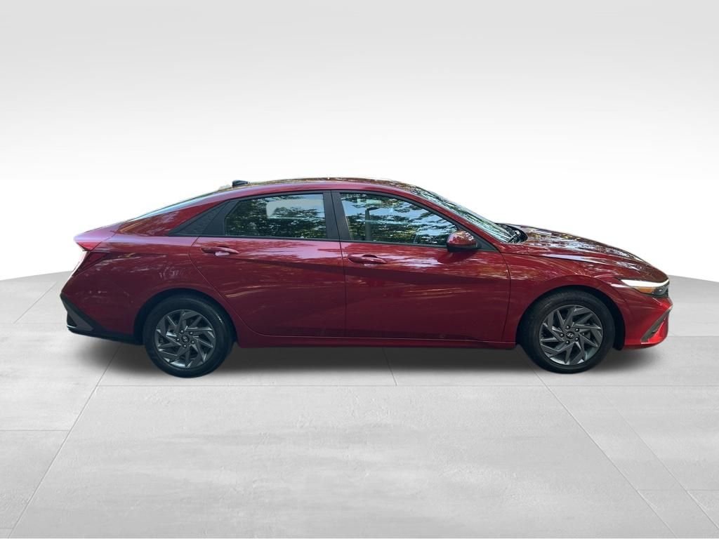 Used 2024 Red Hyundai SEL image 7