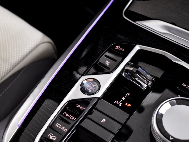 Used 2025 Gray BMW M60i image 34