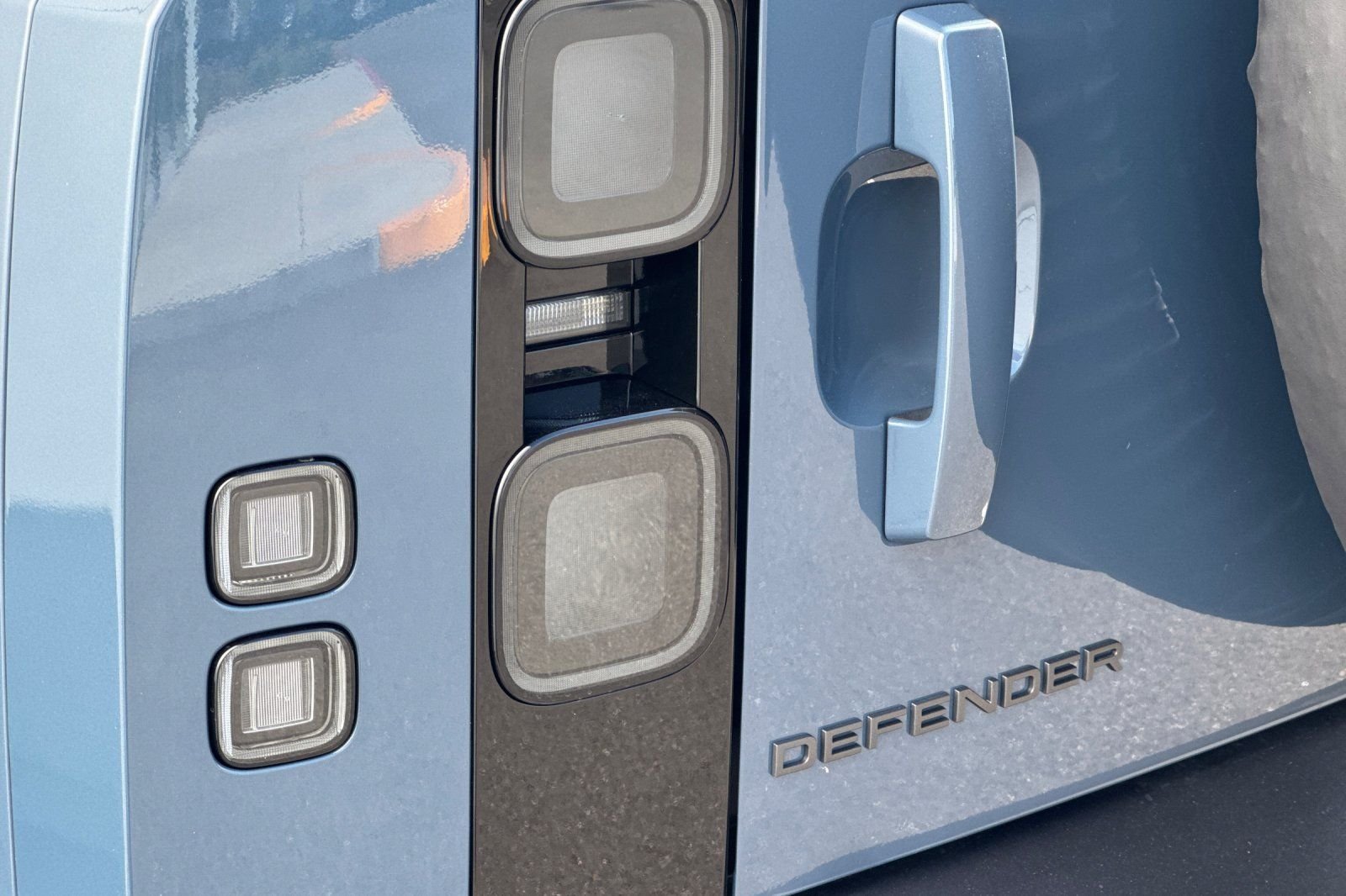 New 2026 Tasman Blue LAND ROVER X-Dynamic SE image 34