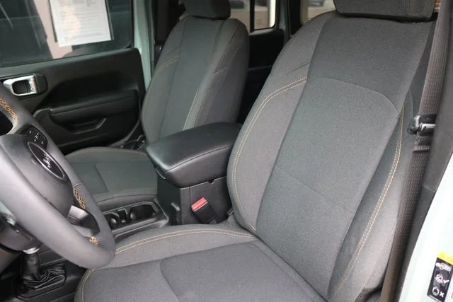 Used 2024 Earl Clearcoat Jeep Sport S image 7