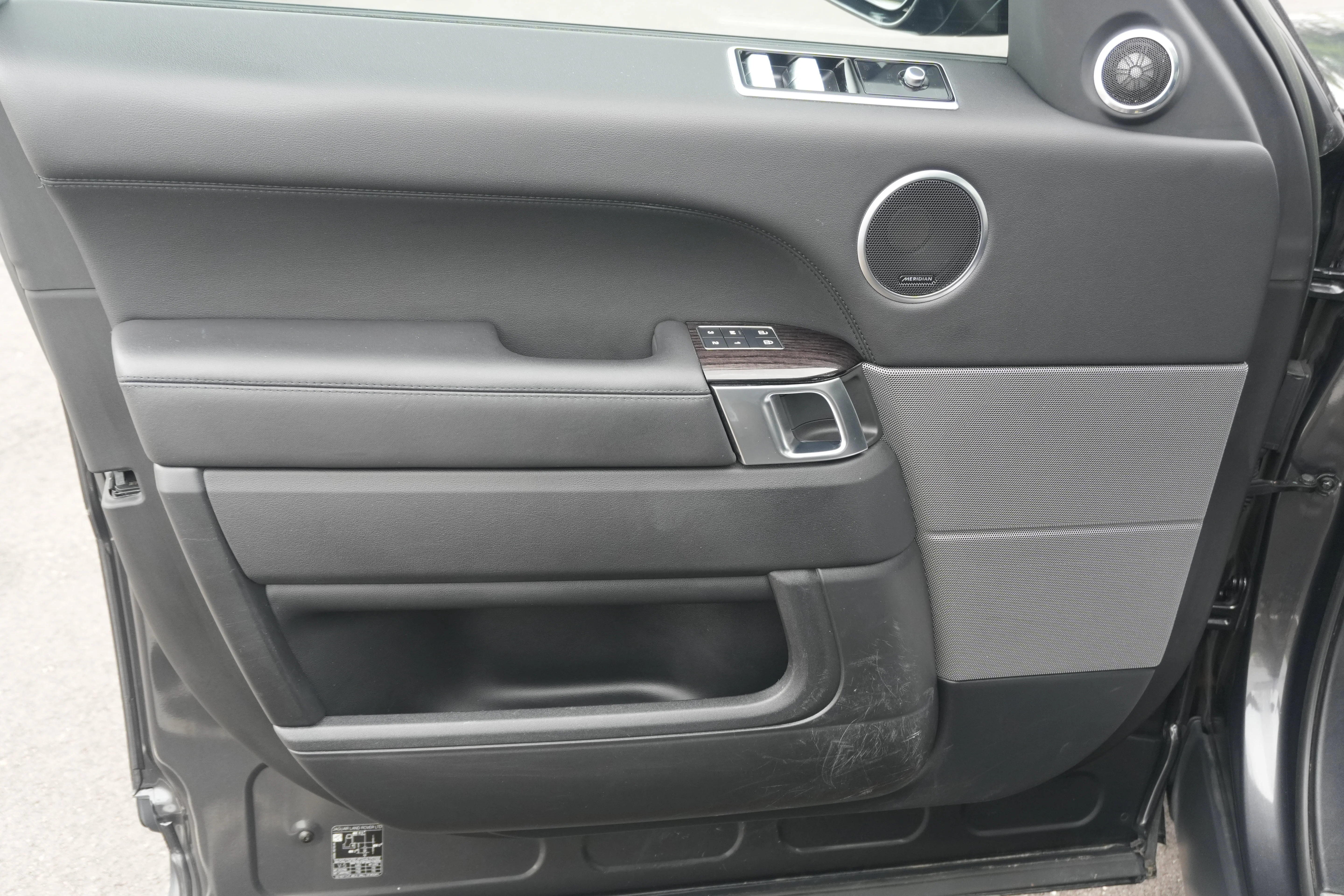 Used 2022 Eiger Grey Metallic Land Rover HSE Silver Edition image 18