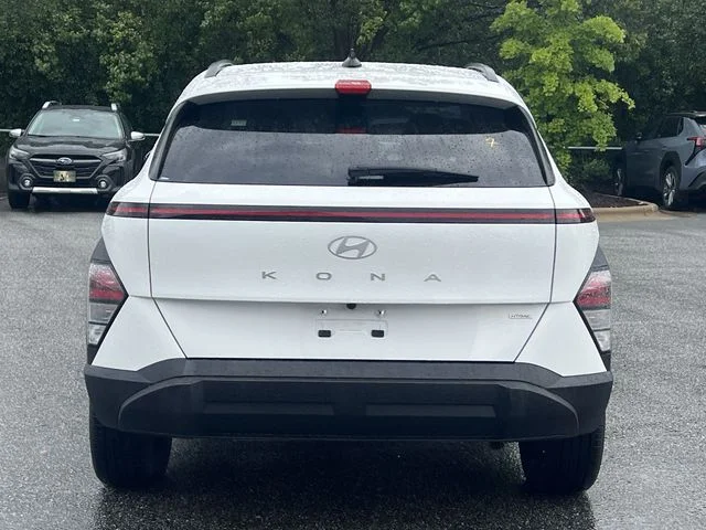 Used 2025 White Hyundai SEL image 12