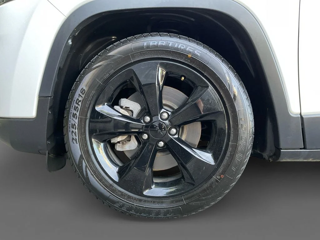 Used 2021 White Jeep Latitude Plus image 15
