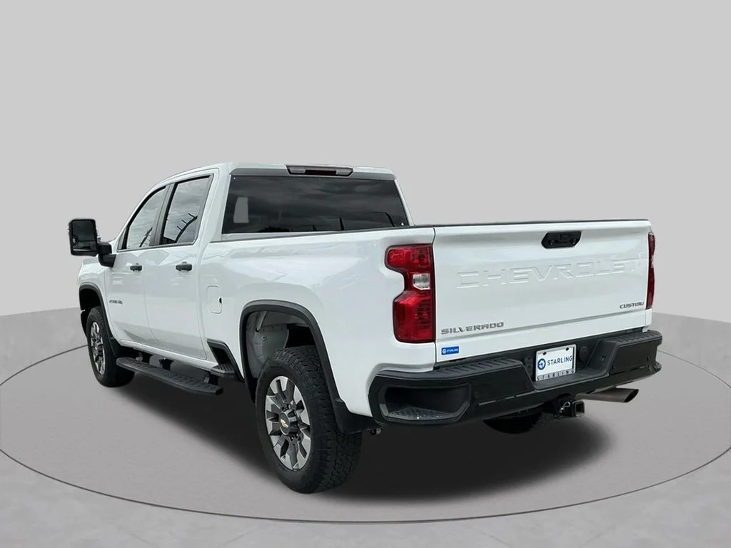 Used 2024 White Chevrolet Custom image 5