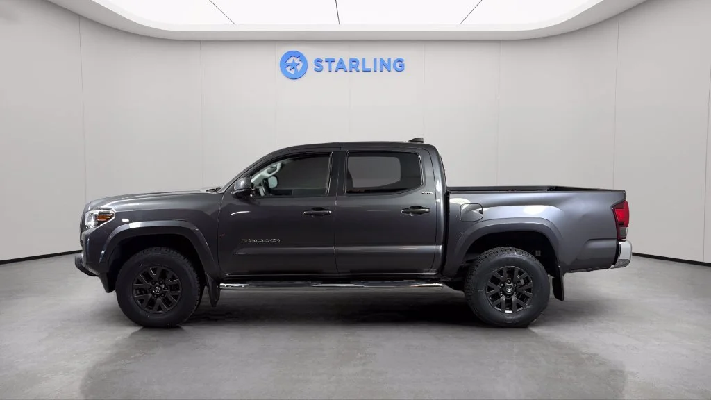 Used 2021  Toyota SR5 image 3