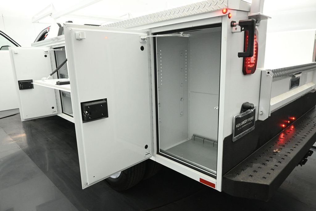 New 2025 Oxford White Ford XL image 19