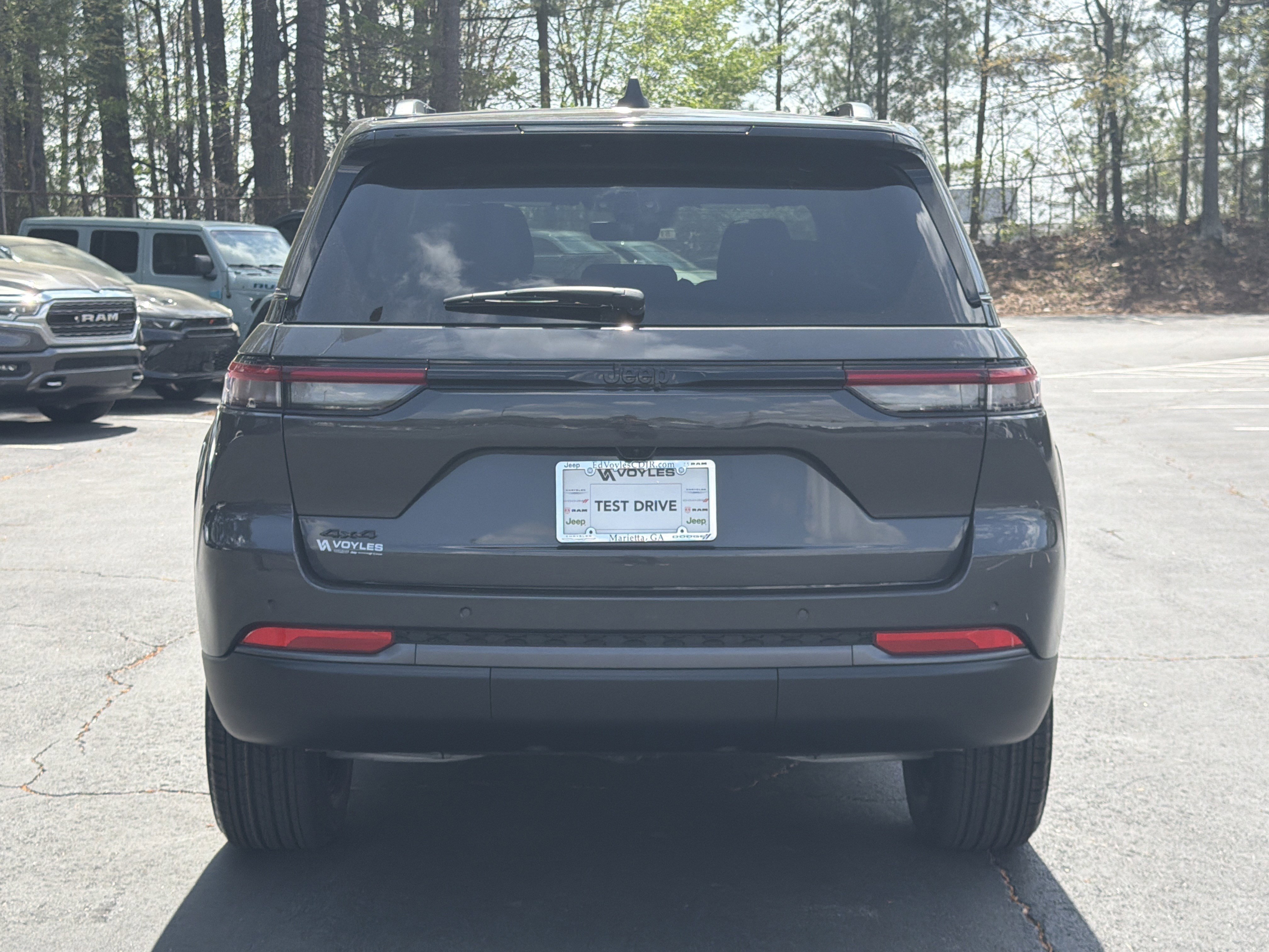 New 2026 Baltic Gray Metallic Clear-Coat Exterior Paint Jeep Altitude image 7