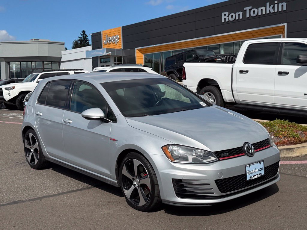 Used 2015  Volkswagen 2.0T S image 2