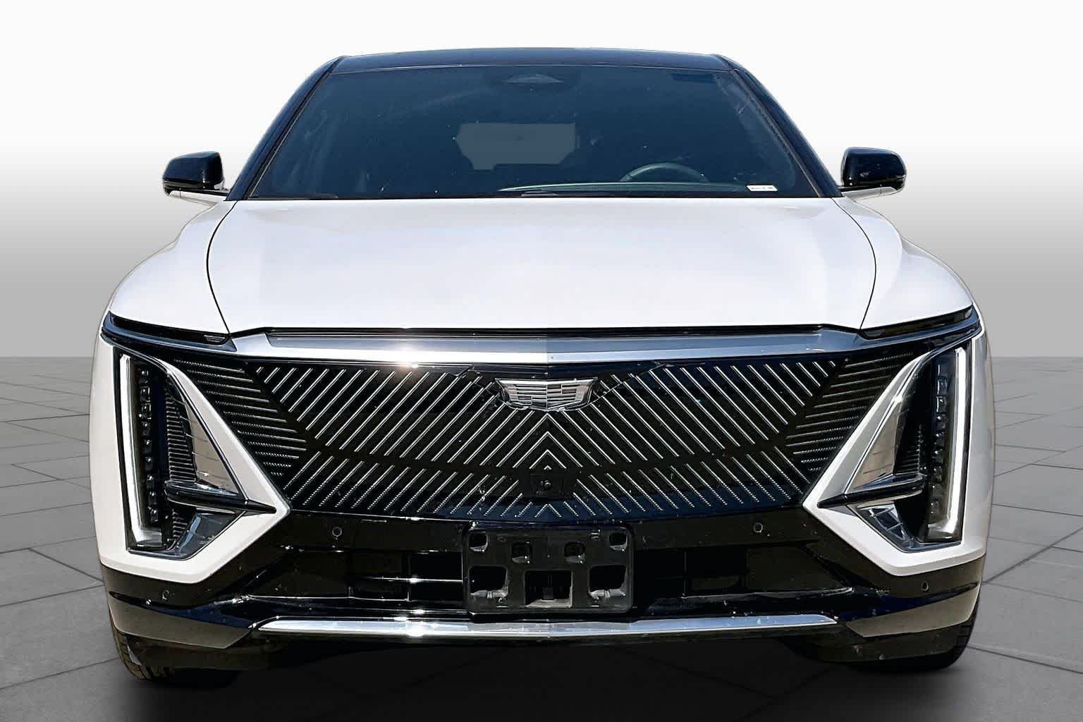 Used 2025 Crystal White Tricoat Cadillac Luxury image 3