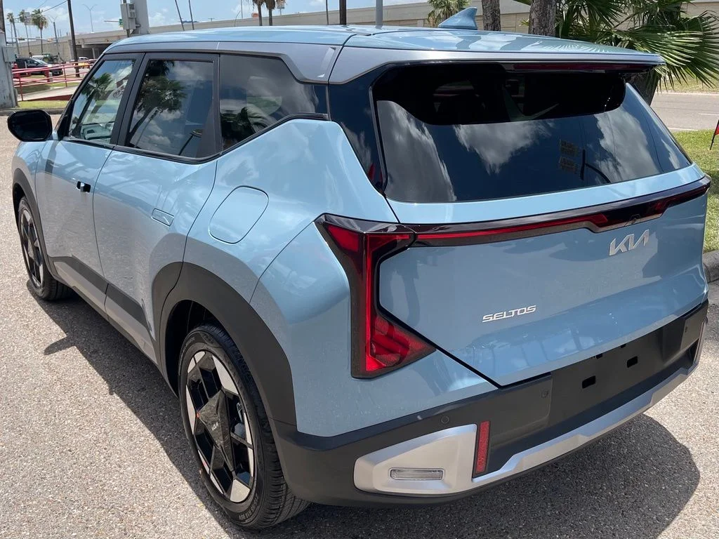 New 2027 Blue Kia S image 5