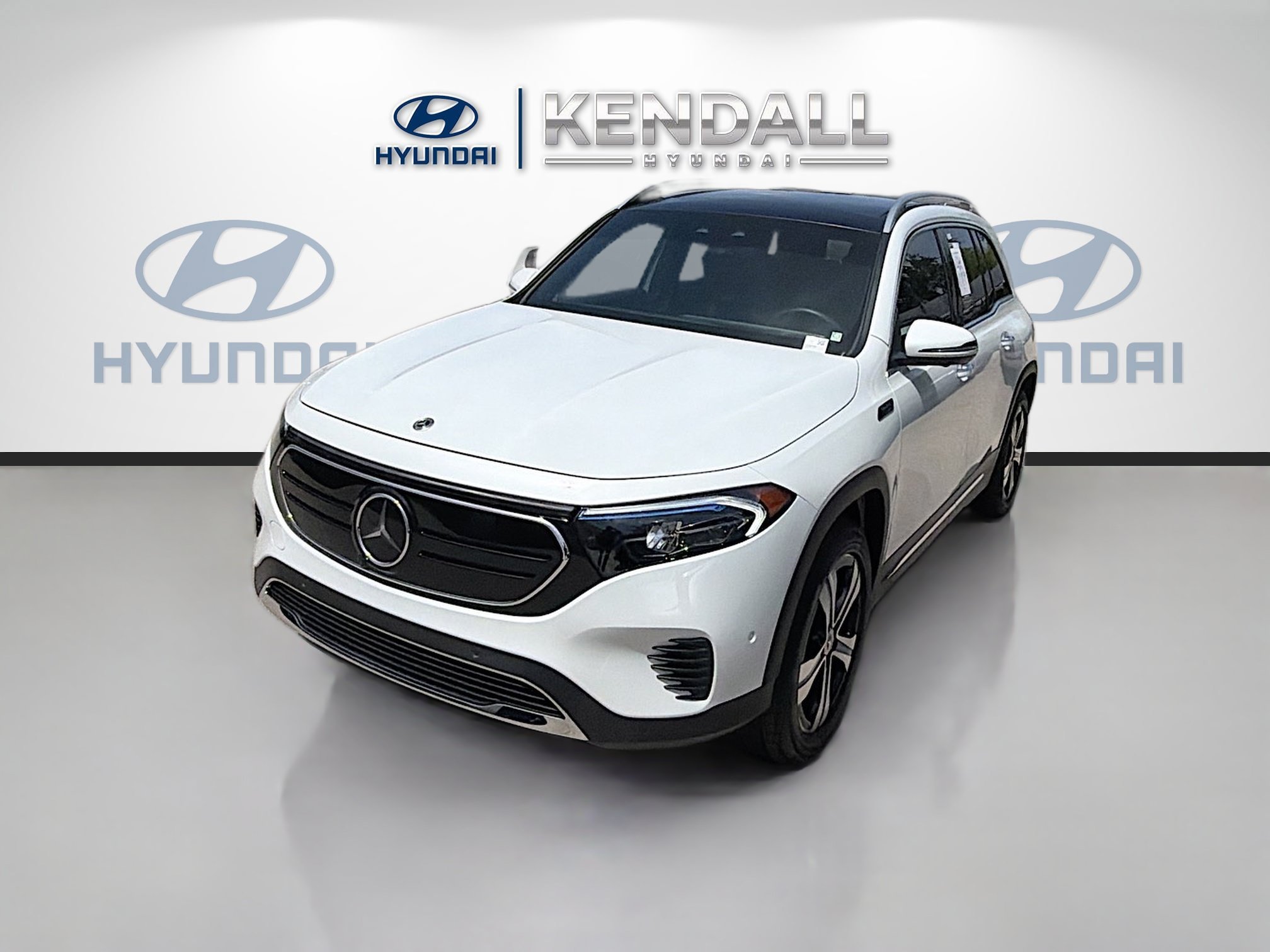 Used 2023 White Mercedes-Benz EQB 300 image 3