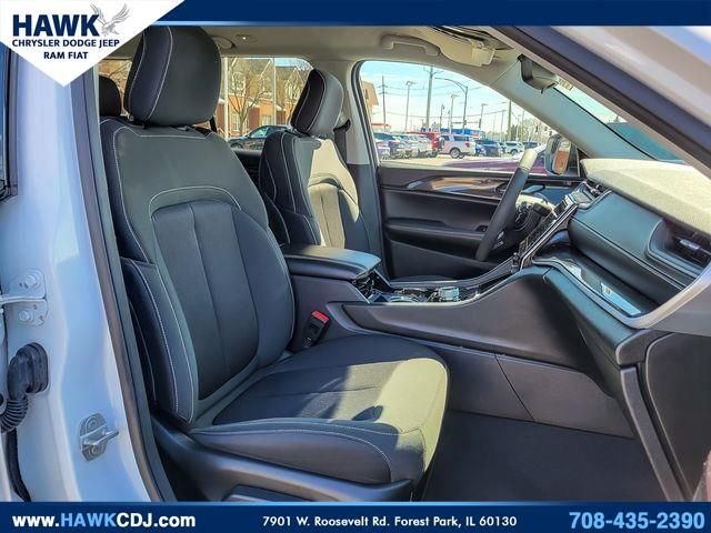 Used 2023 White Jeep Laredo image 28