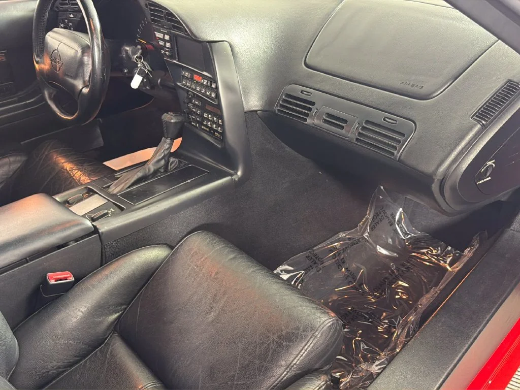 Used 1995  Chevrolet 2dr Convertible image 30