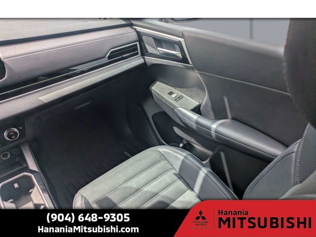 Used 2025 White Mitsubishi SE image 18