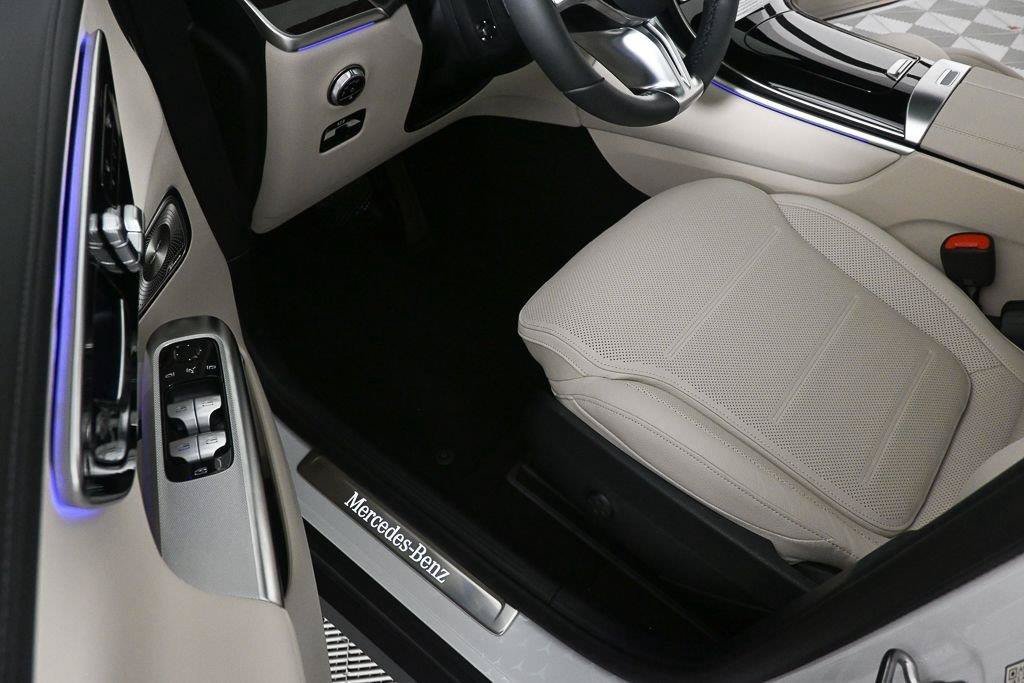 New 2027 MANUFAKTUR Moonlight White Metallic Mercedes-Benz GLC 300 image 44