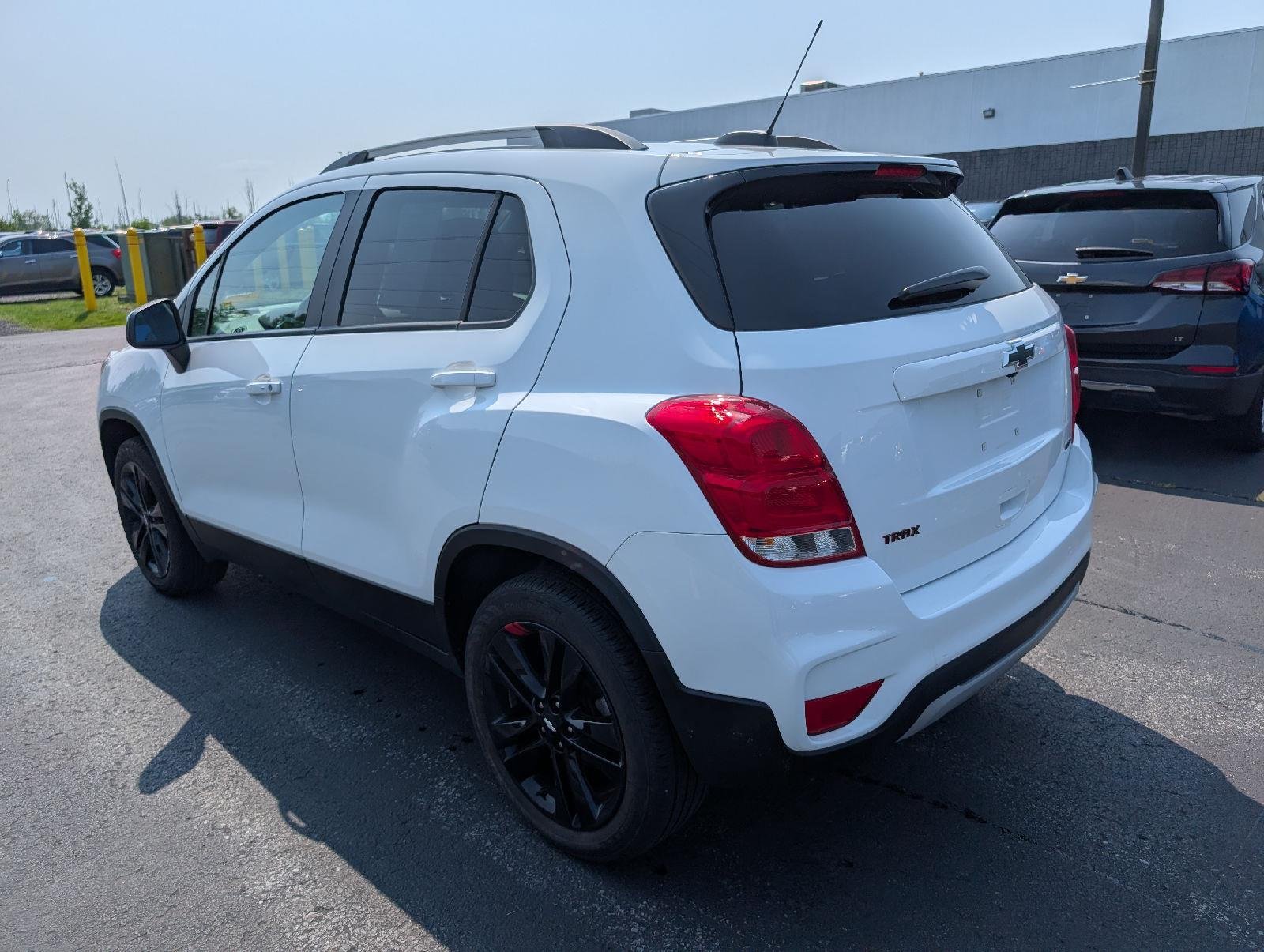 Used 2022 Summit White Chevrolet LT image 5