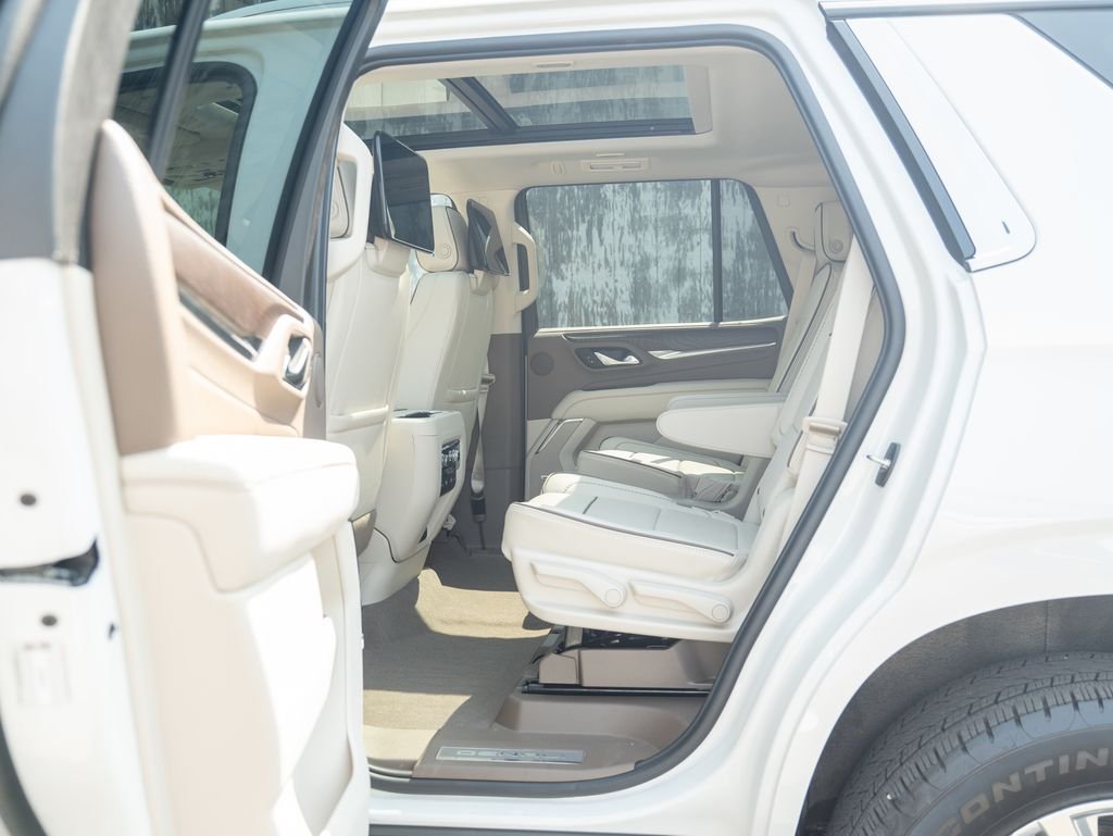 Used 2024 White GMC Denali image 33
