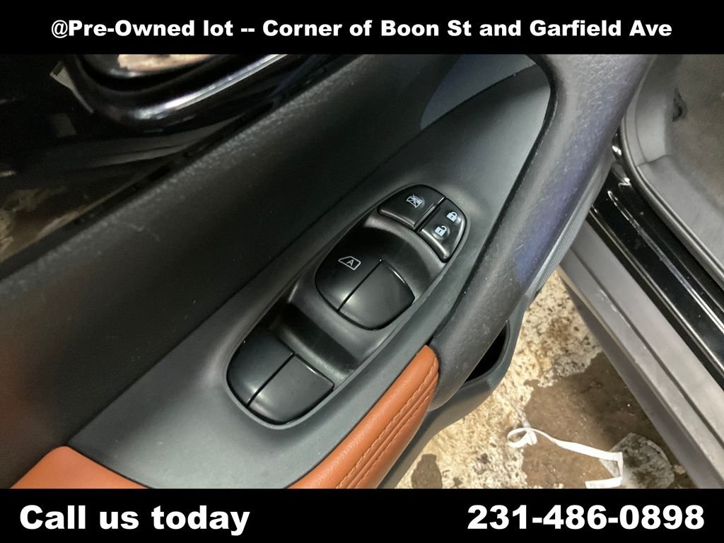 Used 2019  Nissan SL image 15