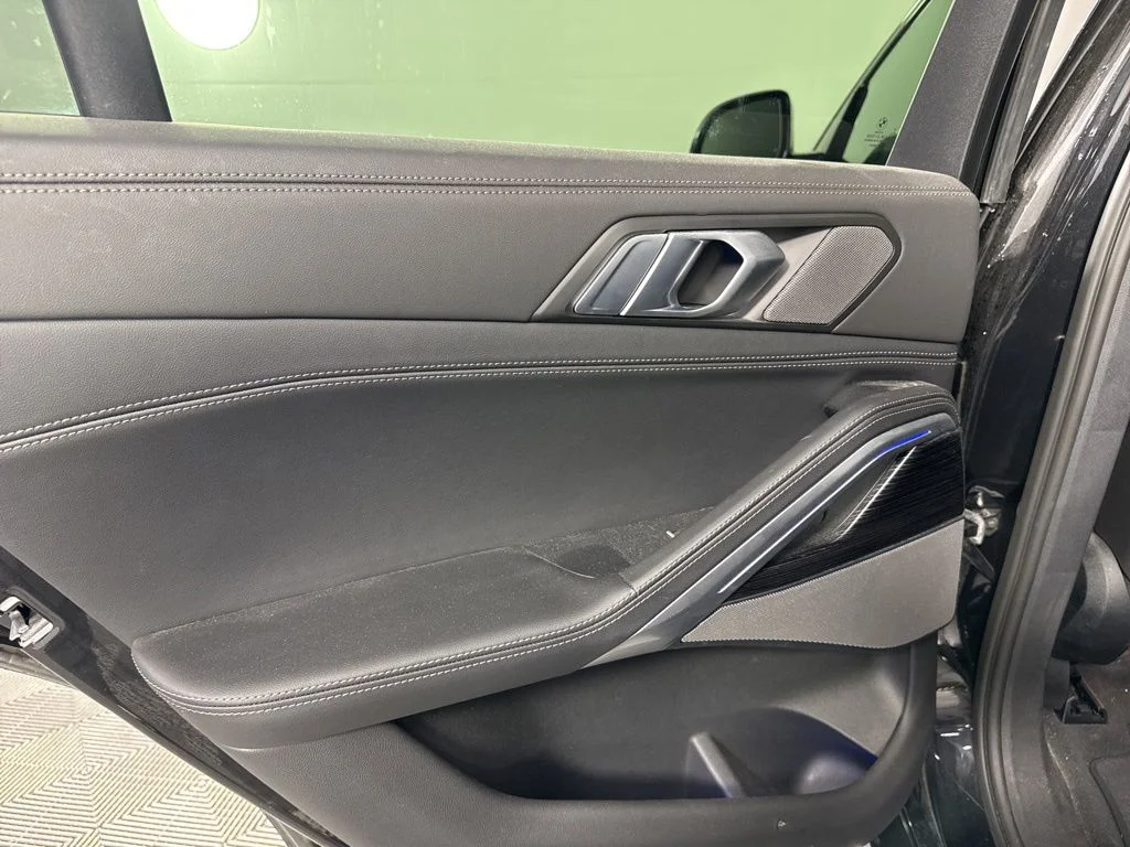 Used 2024 Black BMW xDrive40i image 19