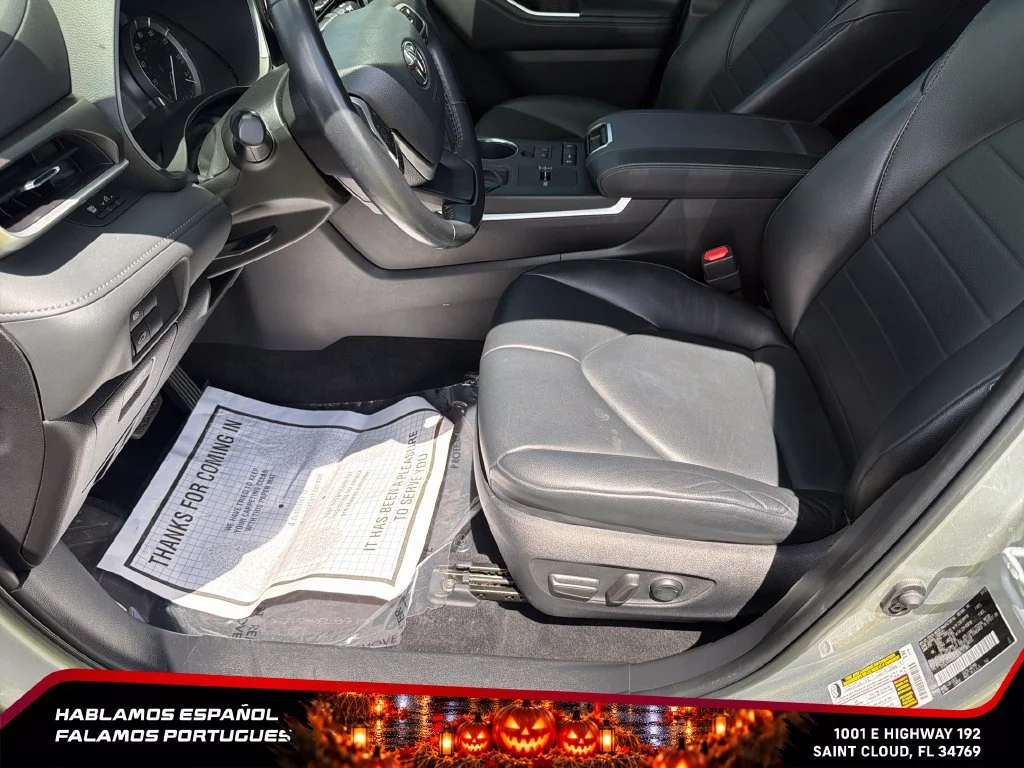 Used 2022 Silver Toyota XLE image 15