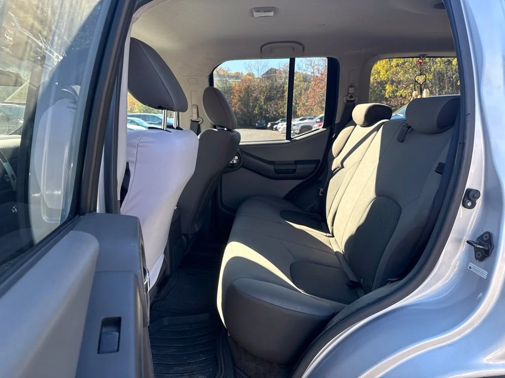 Used 2011 Silver Nissan S image 7