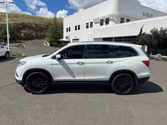 Used 2018 Diamond White Pearl Honda Touring image 12
