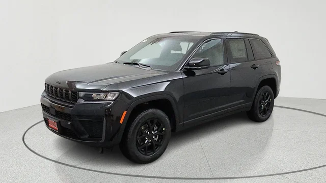 New 2026 Diamond Black Crystal Pearl-Coat Exterior Paint Jeep Laredo Altitude image 3