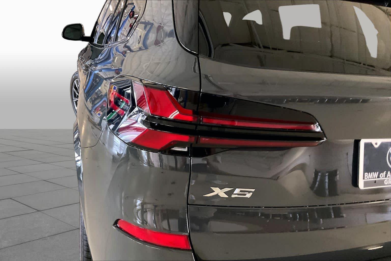 New 2026 Dravit Grey Metallic BMW xDrive40i image 14