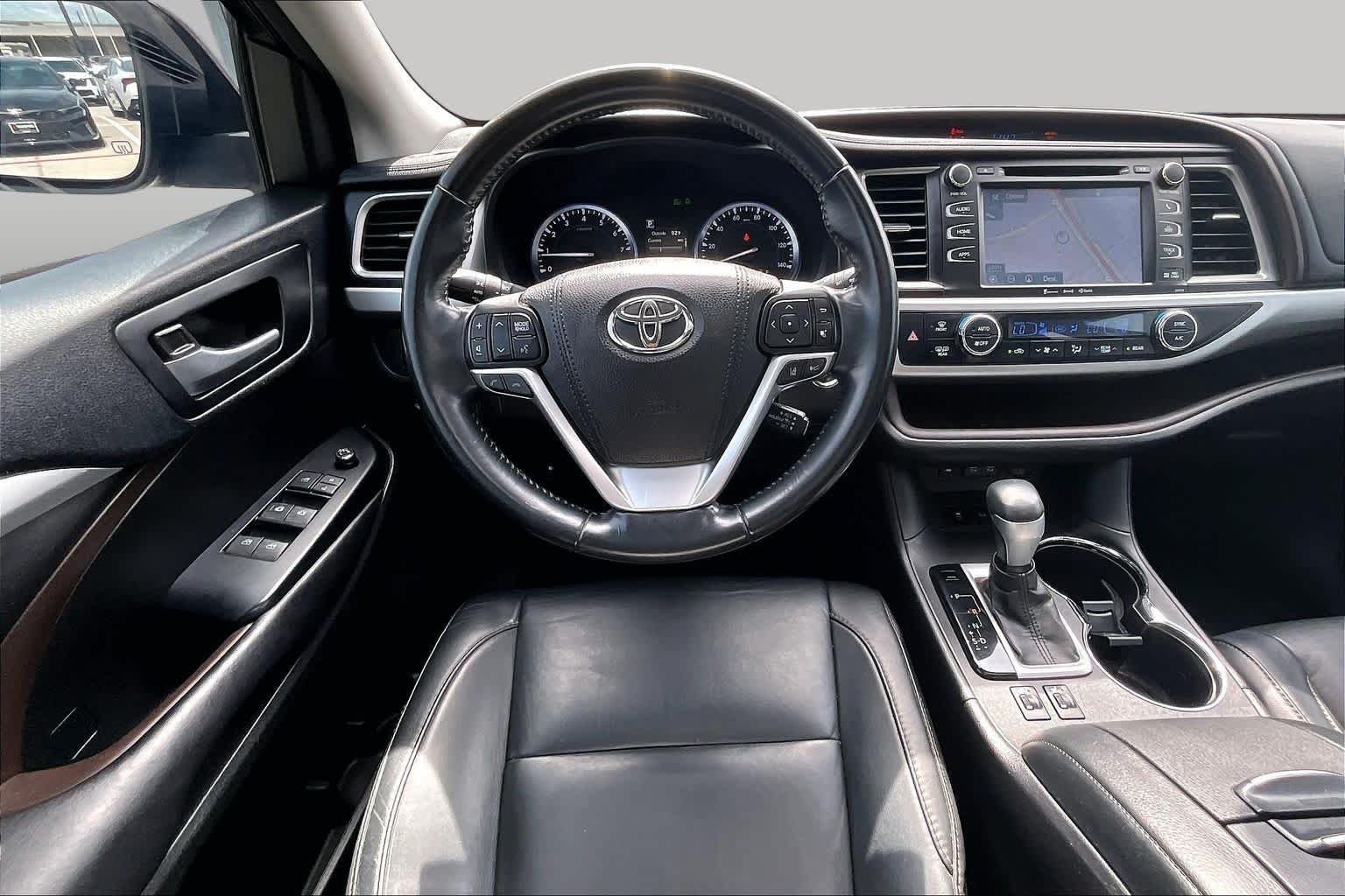 Used 2017 Ooh La La Rouge Mica Toyota XLE image 6