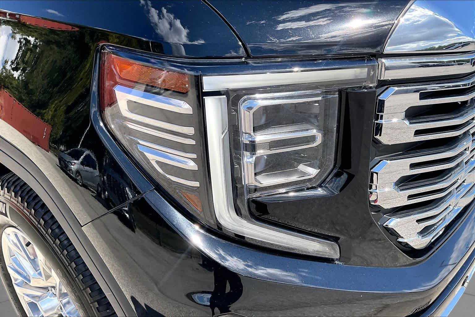 Used 2024 Onyx Black GMC Denali image 28