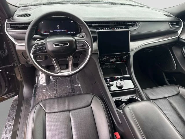 Used 2024 Gray Jeep Limited image 18